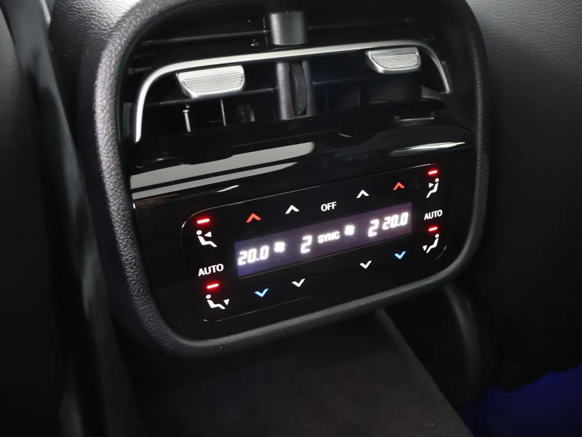 300e Sport Edition | Panoramaschuifdak | Nightpakket | Premium plus pakket | Rijassistentiepakket Plus | Stoelventilatie | Burmester | 360° camera |