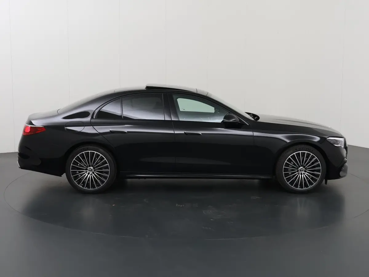 300e Sport Edition | Panoramaschuifdak | Nightpakket | Premium plus pakket | Rijassistentiepakket Plus | Stoelventilatie | Burmester | 360° camera |