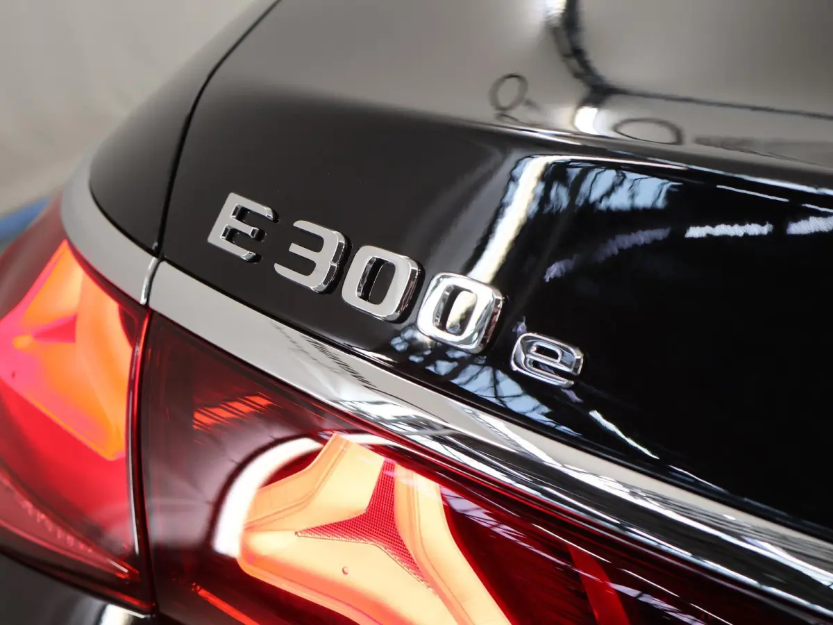 300e Sport Edition | Panoramaschuifdak | Nightpakket | Premium plus pakket | Rijassistentiepakket Plus | Stoelventilatie | Burmester | 360° camera |