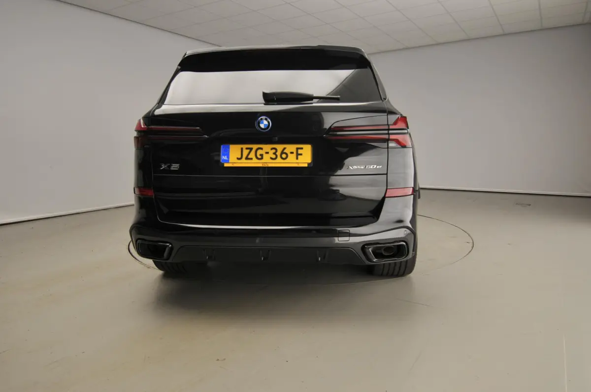 xDrive50e | M-Sportpakket | LED | Leder | HUD | Active cruise | Trekhaak | Schuifdak | Comfortzetels | DAB | Harman-kardon sound | Alu 22 inch
