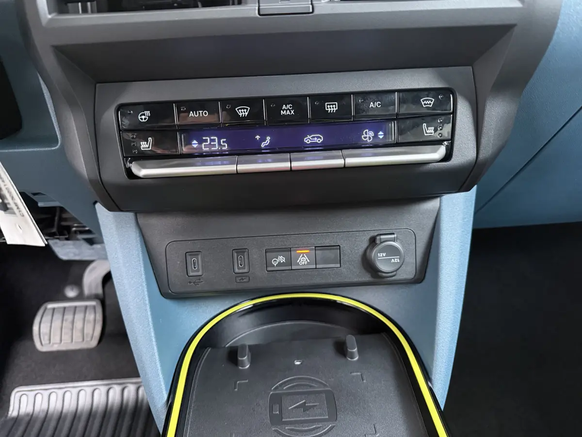 La Prima | 10,25" touchscreen radio met Bluetooth, DAB & USB én Navigatie | Automatische airconditioning | Bandenreparatieset Fix & Go