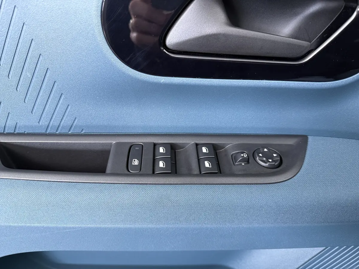 La Prima | 10,25" touchscreen radio met Bluetooth, DAB & USB én Navigatie | Automatische airconditioning | Bandenreparatieset Fix & Go