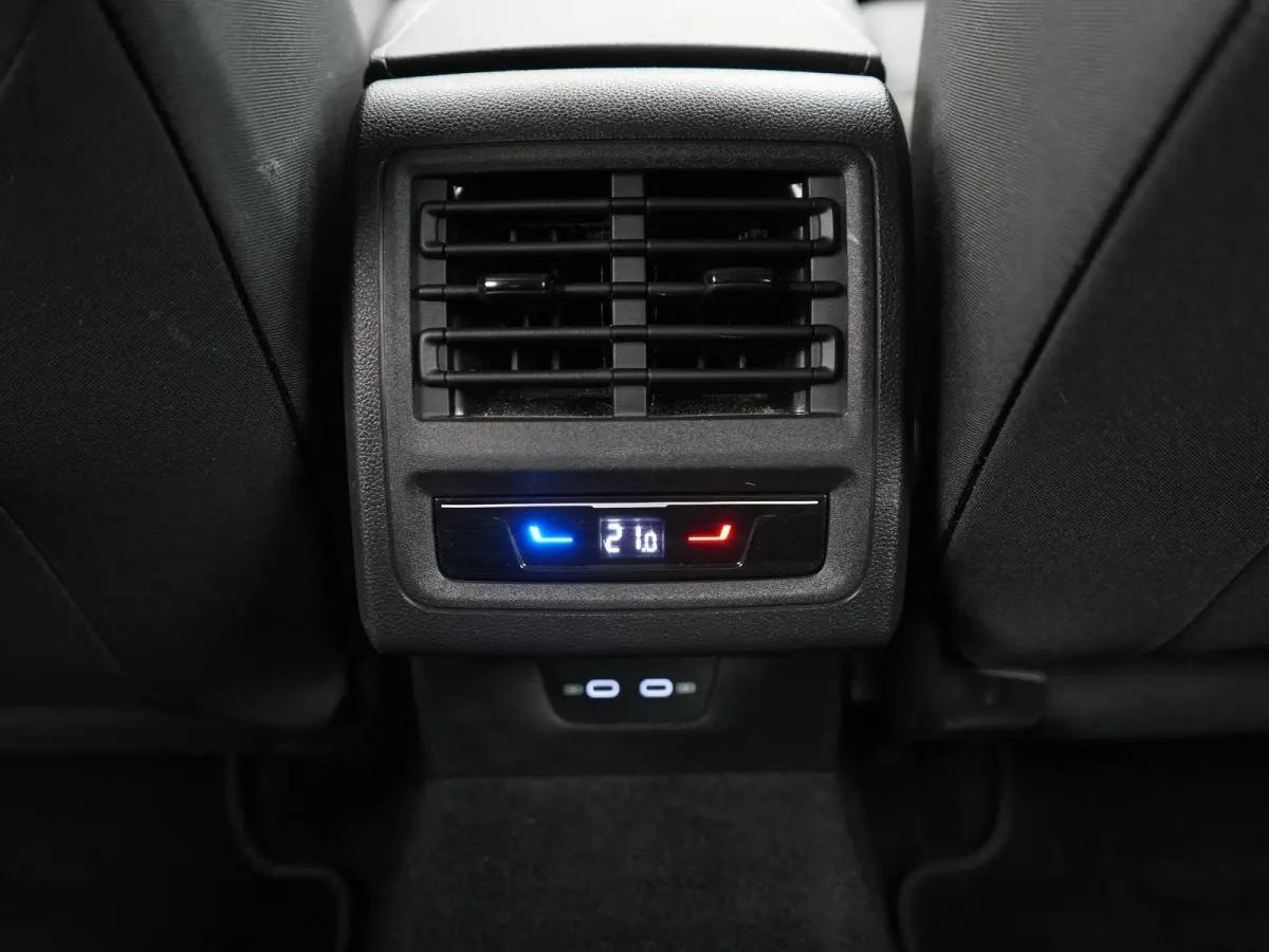 1.4 eHybrid Style | Apple/Android Play | Camera | Adaptive Cruise | Comfortstoel(en) | Full-LED | Keyless | PDC V+A | Sfeerverlichting | Virtual Cockpit | 12 Maand BOVAG Garantie! |