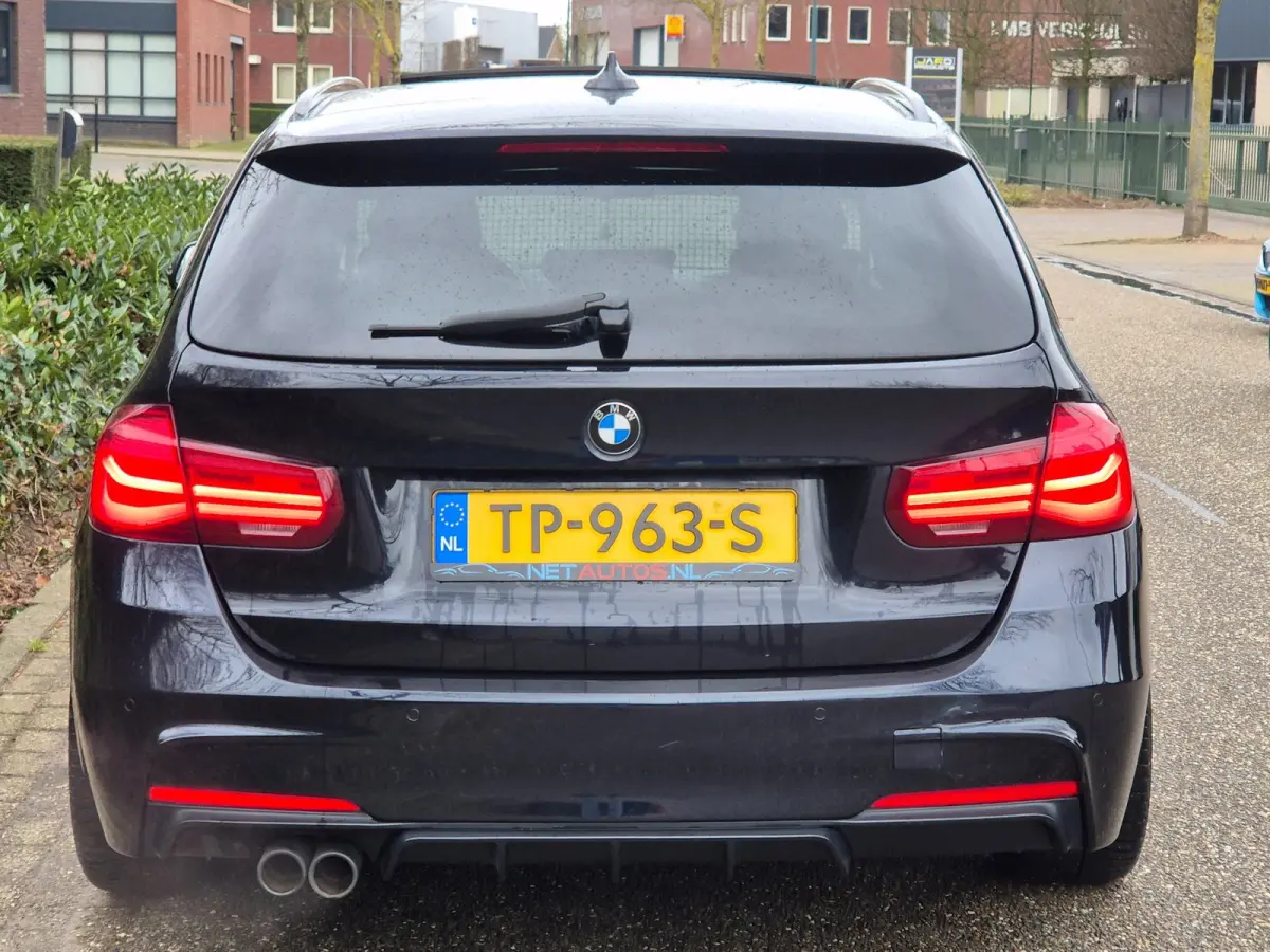 330i M Sport Panoramadak High Executive Apple CarPlay Lm Velgen breedset Stuurverwarming M Aerodynamics