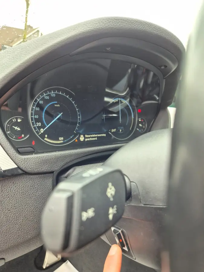 330i M Sport Panoramadak High Executive Apple CarPlay Lm Velgen breedset Stuurverwarming M Aerodynamics