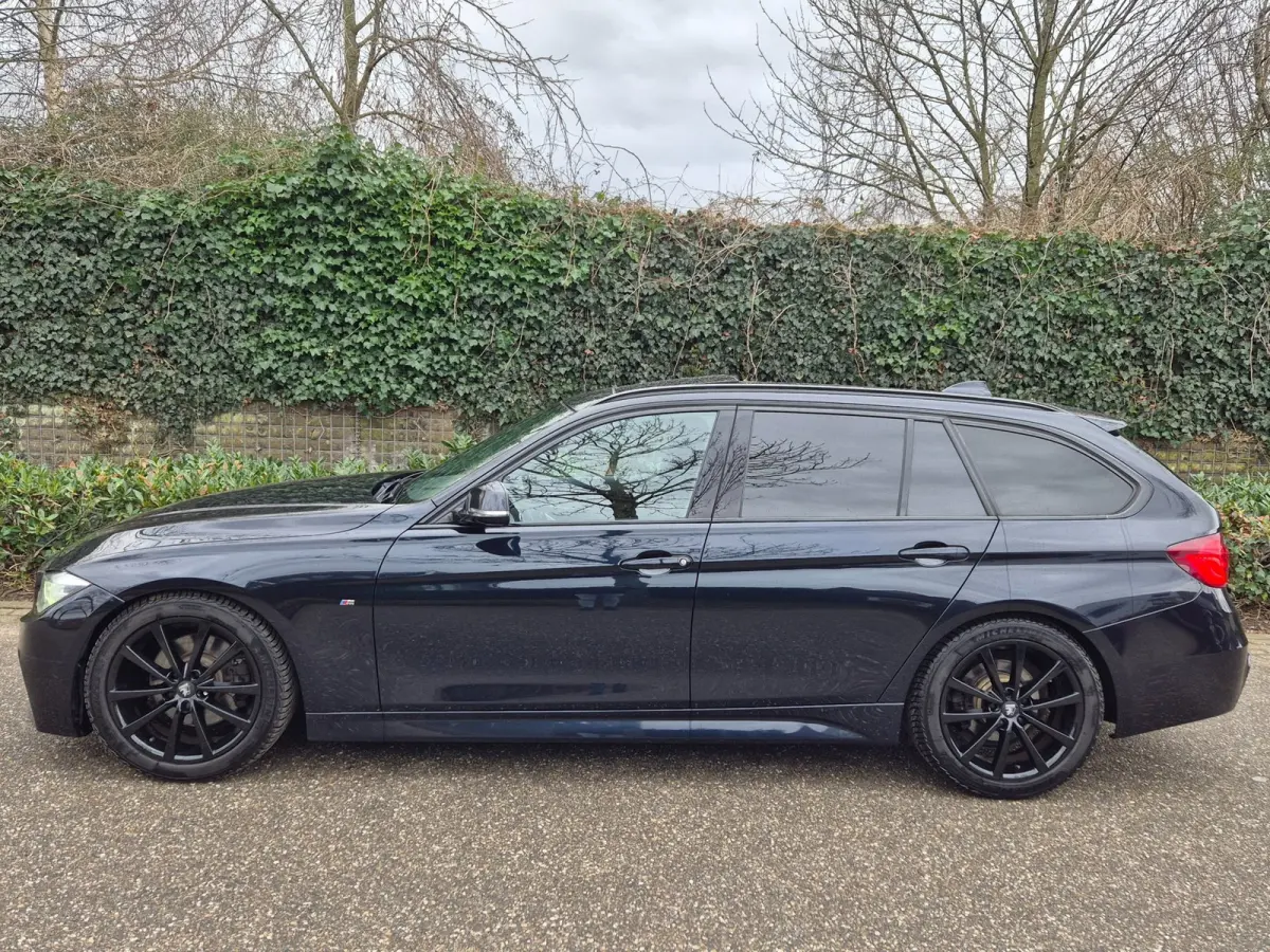 330i M Sport Panoramadak High Executive Apple CarPlay Lm Velgen breedset Stuurverwarming M Aerodynamics