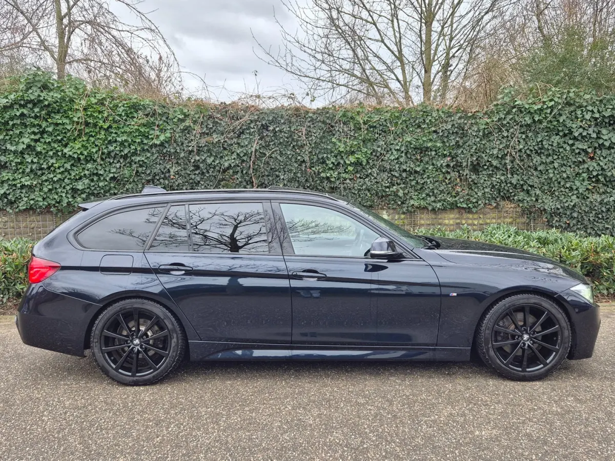 330i M Sport Panoramadak High Executive Apple CarPlay Lm Velgen breedset Stuurverwarming M Aerodynamics