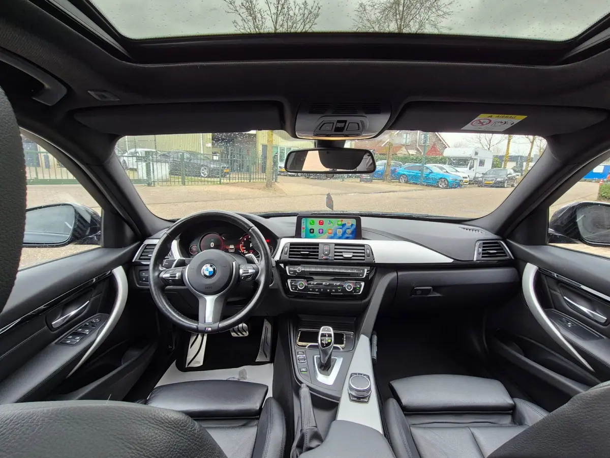 330i M Sport Panoramadak High Executive Apple CarPlay Lm Velgen breedset Stuurverwarming M Aerodynamics