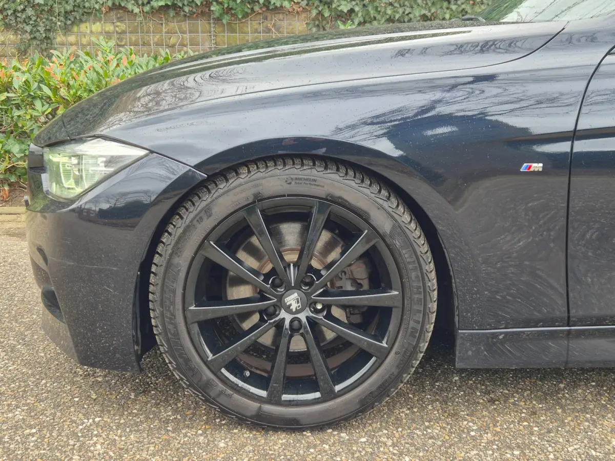 330i M Sport Panoramadak High Executive Apple CarPlay Lm Velgen breedset Stuurverwarming M Aerodynamics