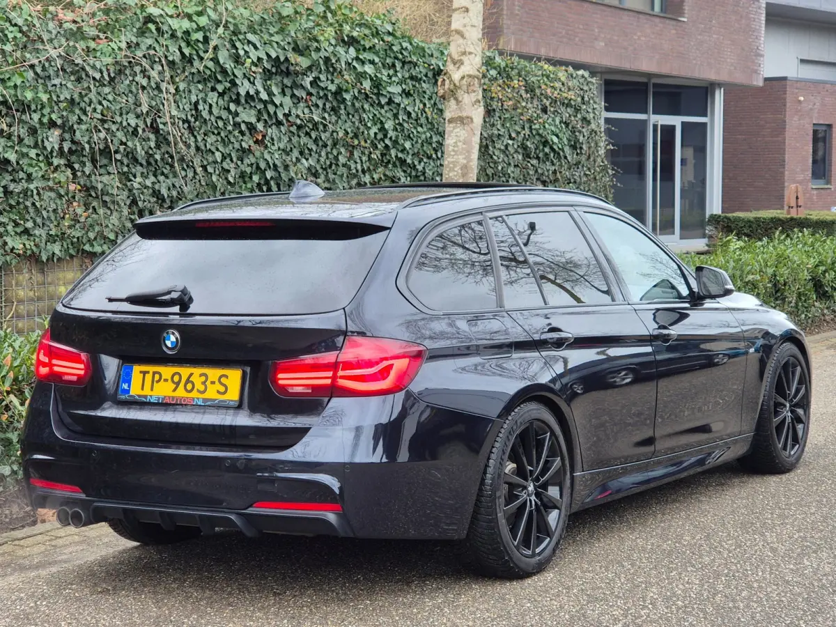 330i M Sport Panoramadak High Executive Apple CarPlay Lm Velgen breedset Stuurverwarming M Aerodynamics