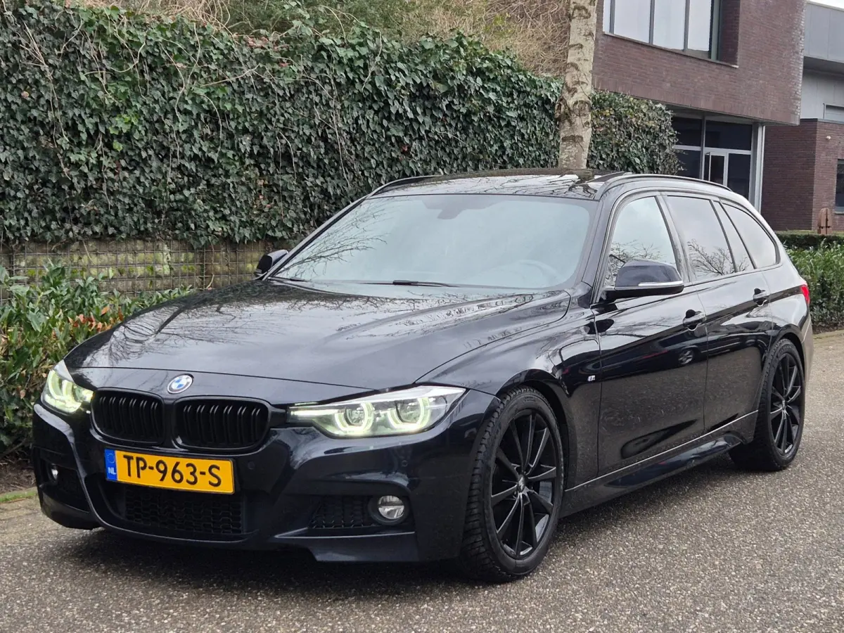 330i M Sport Panoramadak High Executive Apple CarPlay Lm Velgen breedset Stuurverwarming M Aerodynamics