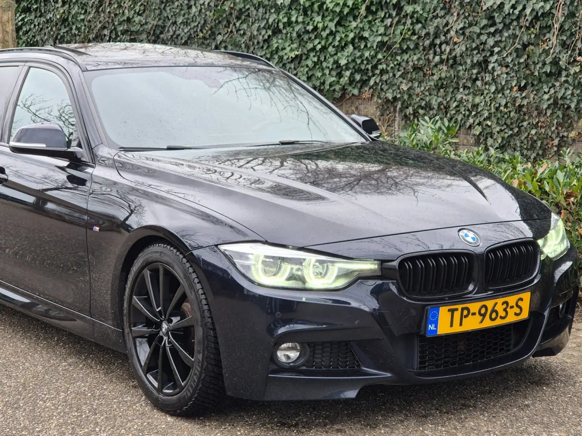 330i M Sport Panoramadak High Executive Apple CarPlay Lm Velgen breedset Stuurverwarming M Aerodynamics