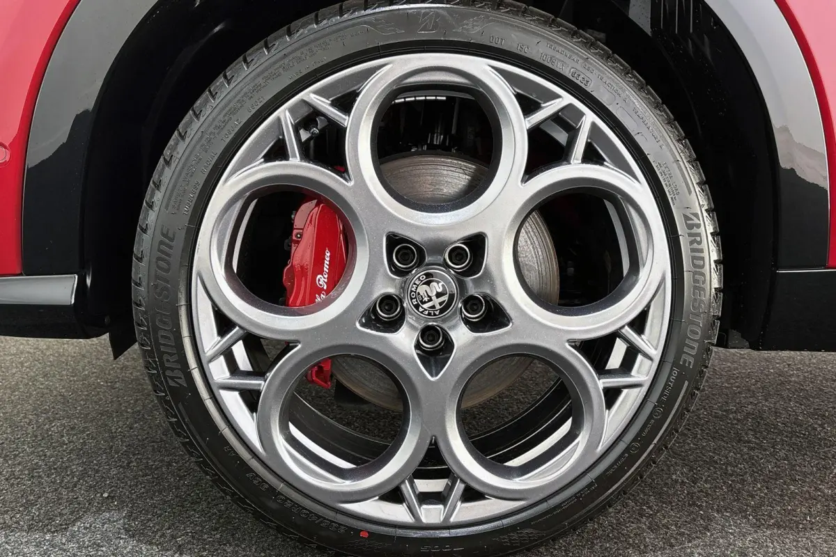 1.3T PHEV Edizione Speciale / 20'' / LED / Rosso Alfa / 88 KM!