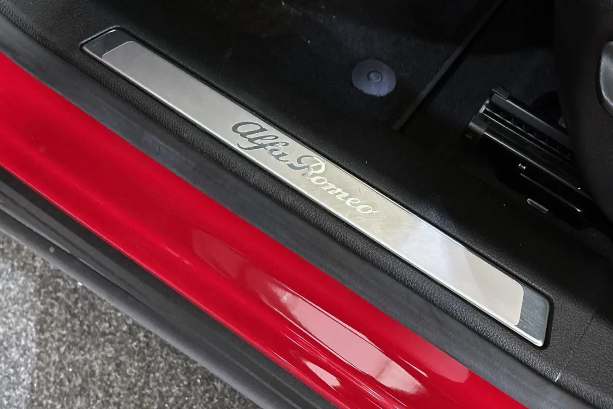 1.3T PHEV Edizione Speciale / 20'' / LED / Rosso Alfa / 88 KM!