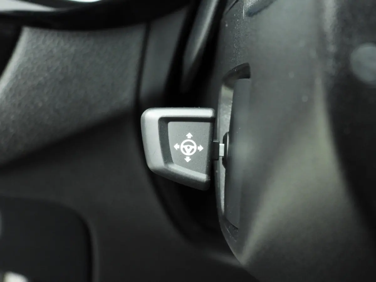 530i | M-Sportpakket | Laserlicht | Leder | Navigatie | Comfortzetels | Stoelverwarming | DAB | Hifi speakers | Alu 18 inch