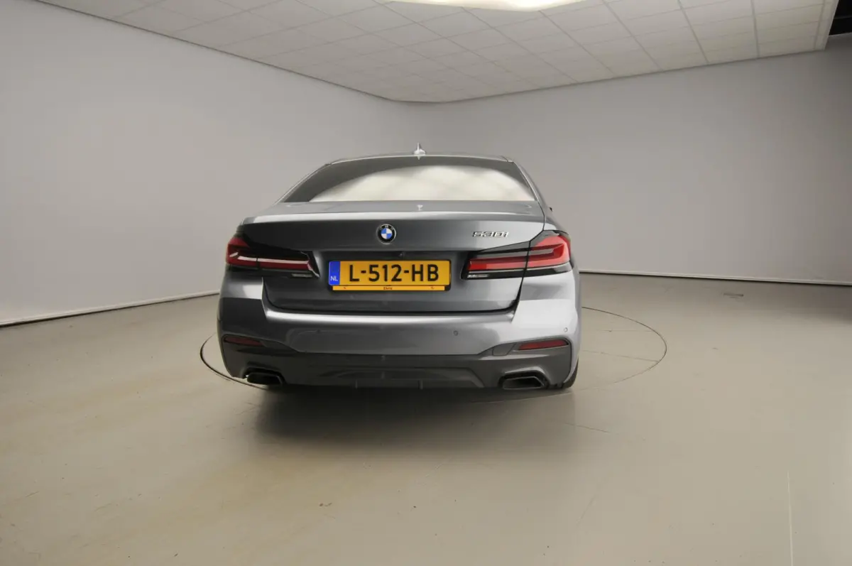 530i | M-Sportpakket | Laserlicht | Leder | Navigatie | Comfortzetels | Stoelverwarming | DAB | Hifi speakers | Alu 18 inch