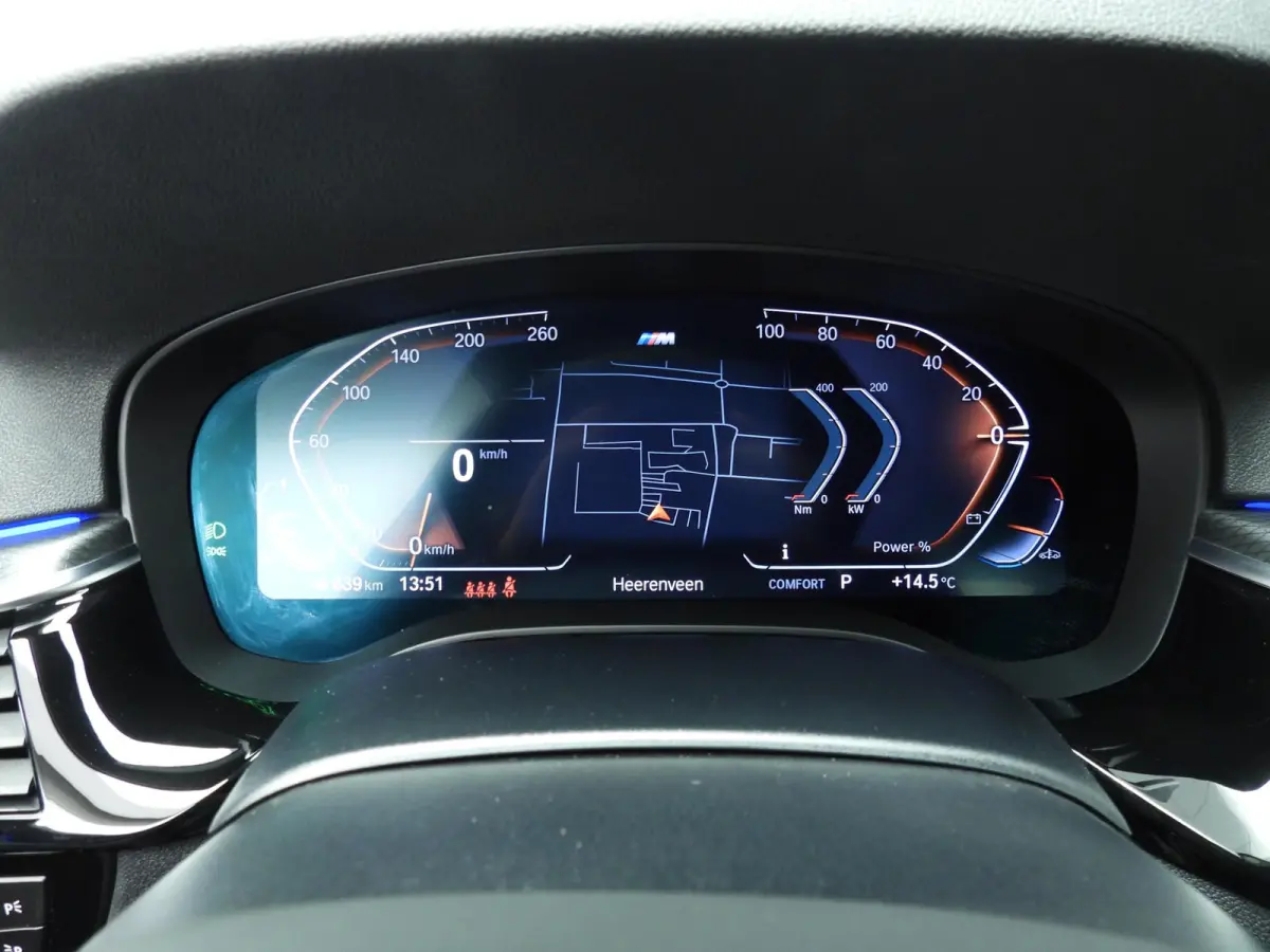 530i | M-Sportpakket | Laserlicht | Leder | Navigatie | Comfortzetels | Stoelverwarming | DAB | Hifi speakers | Alu 18 inch