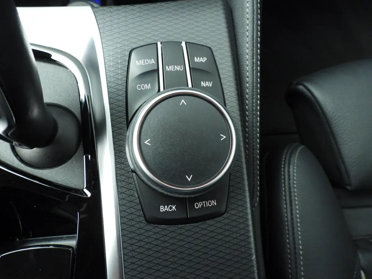 530i | M-Sportpakket | Laserlicht | Leder | Navigatie | Comfortzetels | Stoelverwarming | DAB | Hifi speakers | Alu 18 inch