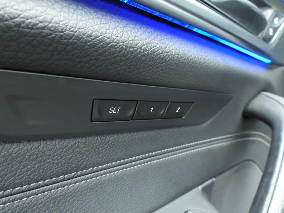 530i | M-Sportpakket | Laserlicht | Leder | Navigatie | Comfortzetels | Stoelverwarming | DAB | Hifi speakers | Alu 18 inch
