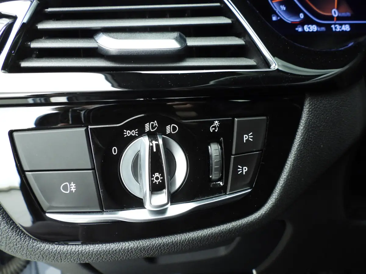 530i | M-Sportpakket | Laserlicht | Leder | Navigatie | Comfortzetels | Stoelverwarming | DAB | Hifi speakers | Alu 18 inch