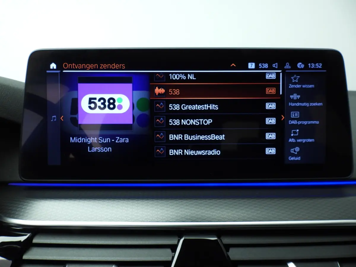 530i | M-Sportpakket | Laserlicht | Leder | Navigatie | Comfortzetels | Stoelverwarming | DAB | Hifi speakers | Alu 18 inch
