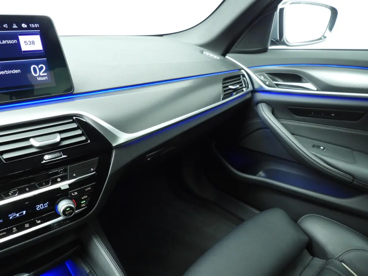 530i | M-Sportpakket | Laserlicht | Leder | Navigatie | Comfortzetels | Stoelverwarming | DAB | Hifi speakers | Alu 18 inch