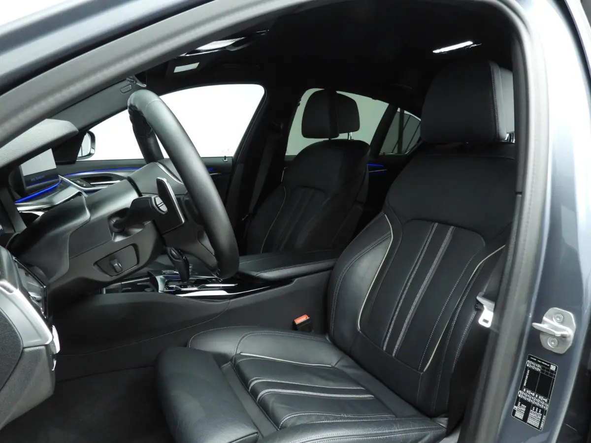 530i | M-Sportpakket | Laserlicht | Leder | Navigatie | Comfortzetels | Stoelverwarming | DAB | Hifi speakers | Alu 18 inch