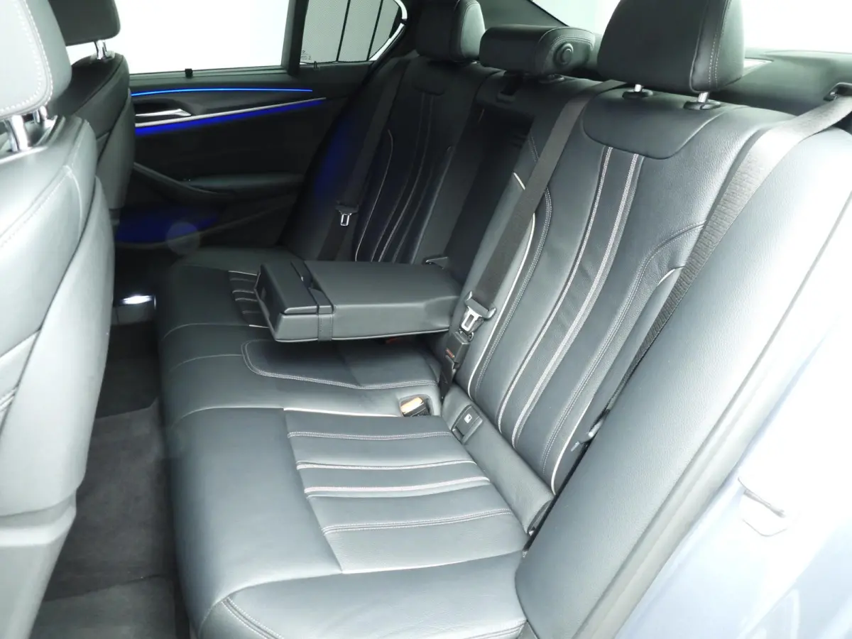 530i | M-Sportpakket | Laserlicht | Leder | Navigatie | Comfortzetels | Stoelverwarming | DAB | Hifi speakers | Alu 18 inch