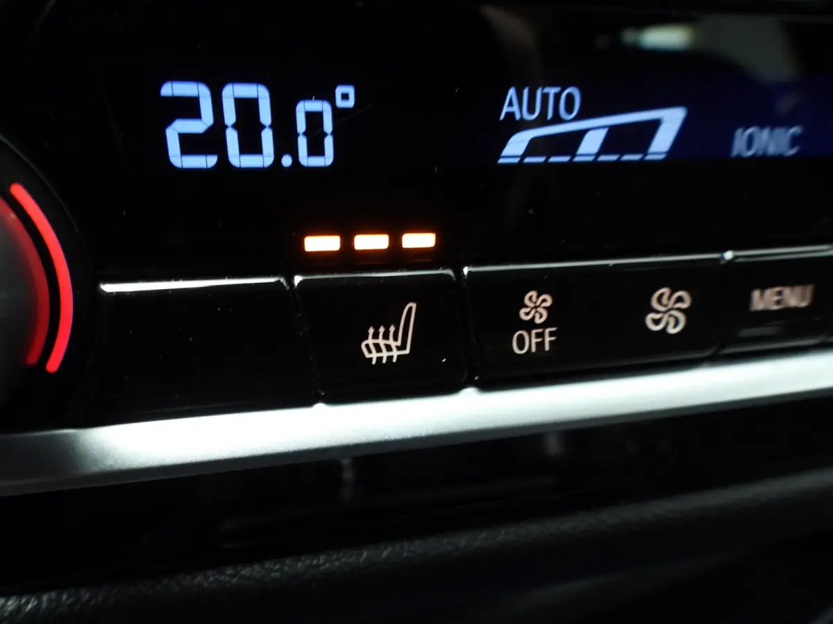 530i | M-Sportpakket | Laserlicht | Leder | Navigatie | Comfortzetels | Stoelverwarming | DAB | Hifi speakers | Alu 18 inch