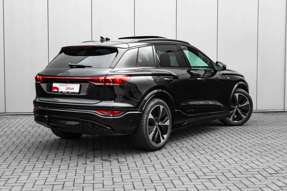 S edition performance 100 kWh 306PK | Luchtvering | Panorama dak | B&O Audio | Head-up Display | Sfeerverlichting