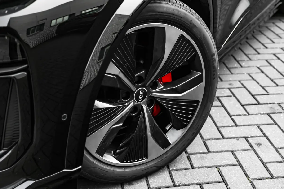S edition performance 100 kWh 306PK | Luchtvering | Panorama dak | B&O Audio | Head-up Display | Sfeerverlichting