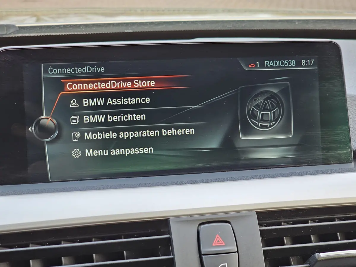 320i Centennial High Executive | Automaat | Navi | Stoelverwarming | LED | Cruise | PDC |
