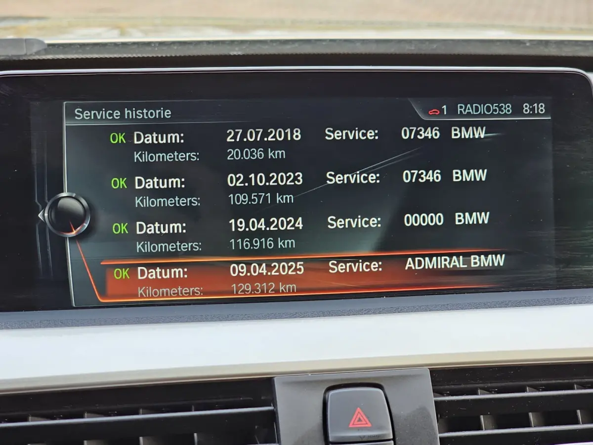 320i Centennial High Executive | Automaat | Navi | Stoelverwarming | LED | Cruise | PDC |