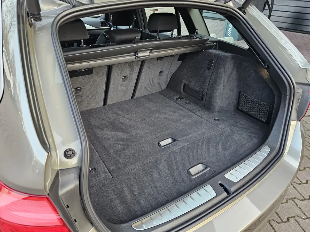 320i Centennial High Executive | Automaat | Navi | Stoelverwarming | LED | Cruise | PDC |