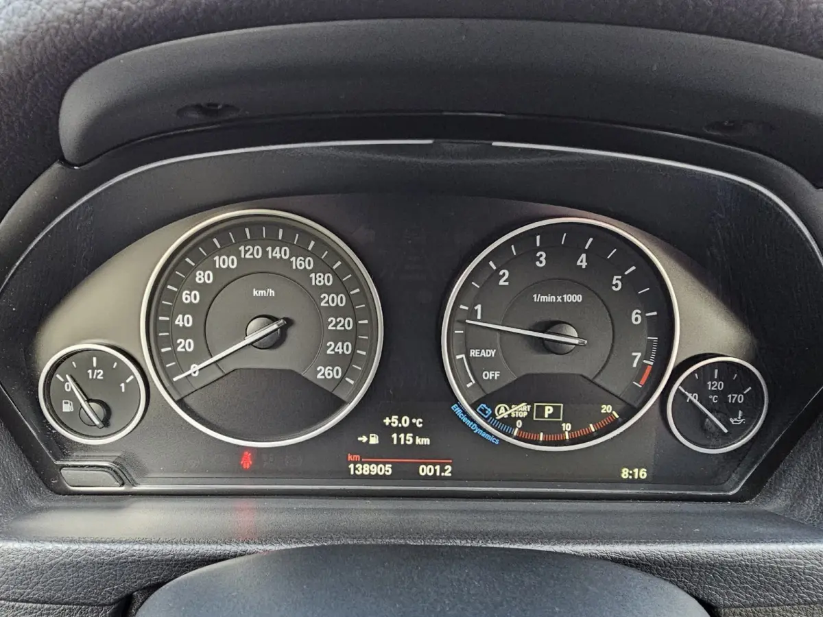 320i Centennial High Executive | Automaat | Navi | Stoelverwarming | LED | Cruise | PDC |