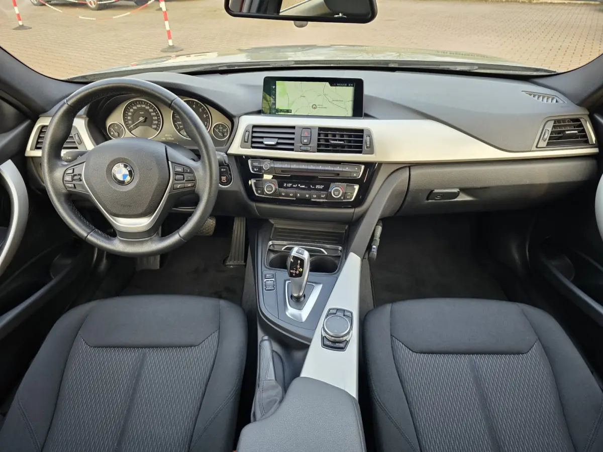 320i Centennial High Executive | Automaat | Navi | Stoelverwarming | LED | Cruise | PDC |