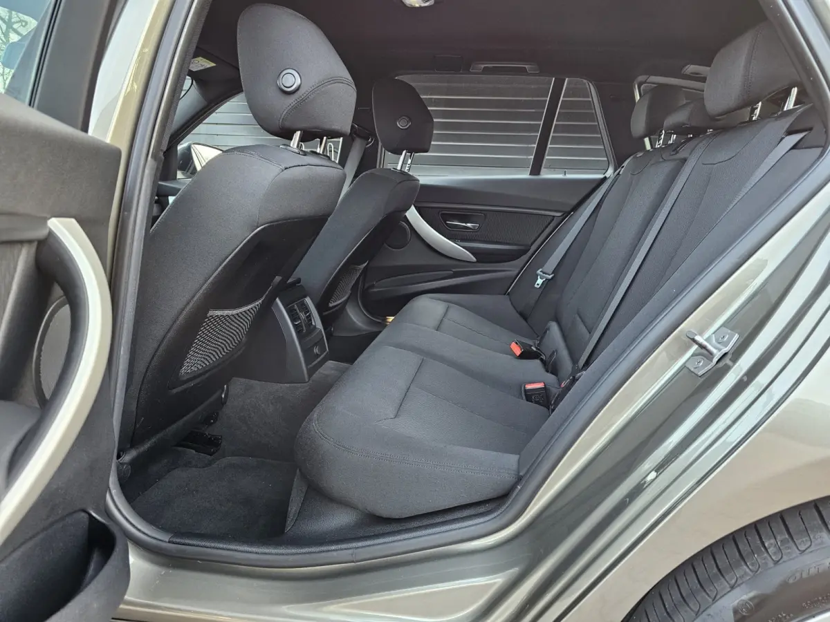320i Centennial High Executive | Automaat | Navi | Stoelverwarming | LED | Cruise | PDC |