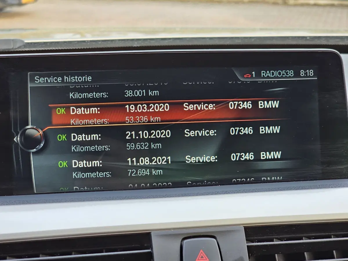 320i Centennial High Executive | Automaat | Navi | Stoelverwarming | LED | Cruise | PDC |