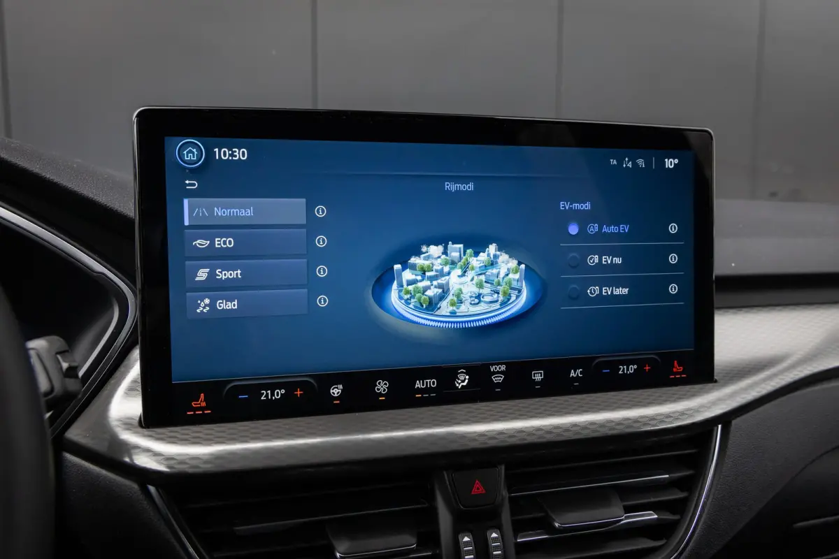 2.5 PHEV Titanium | Electrische trekhaak | 2100kg trekgewicht | Winter-pack | 360 camera | Adaptieve cruise | Dodehoek detectie | Led-verlichting | Keyless | Privacy-glass