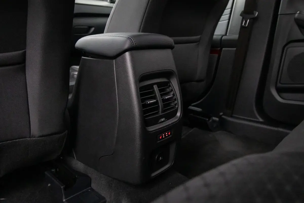 2.5 PHEV Titanium | Electrische trekhaak | 2100kg trekgewicht | Winter-pack | 360 camera | Adaptieve cruise | Dodehoek detectie | Led-verlichting | Keyless | Privacy-glass