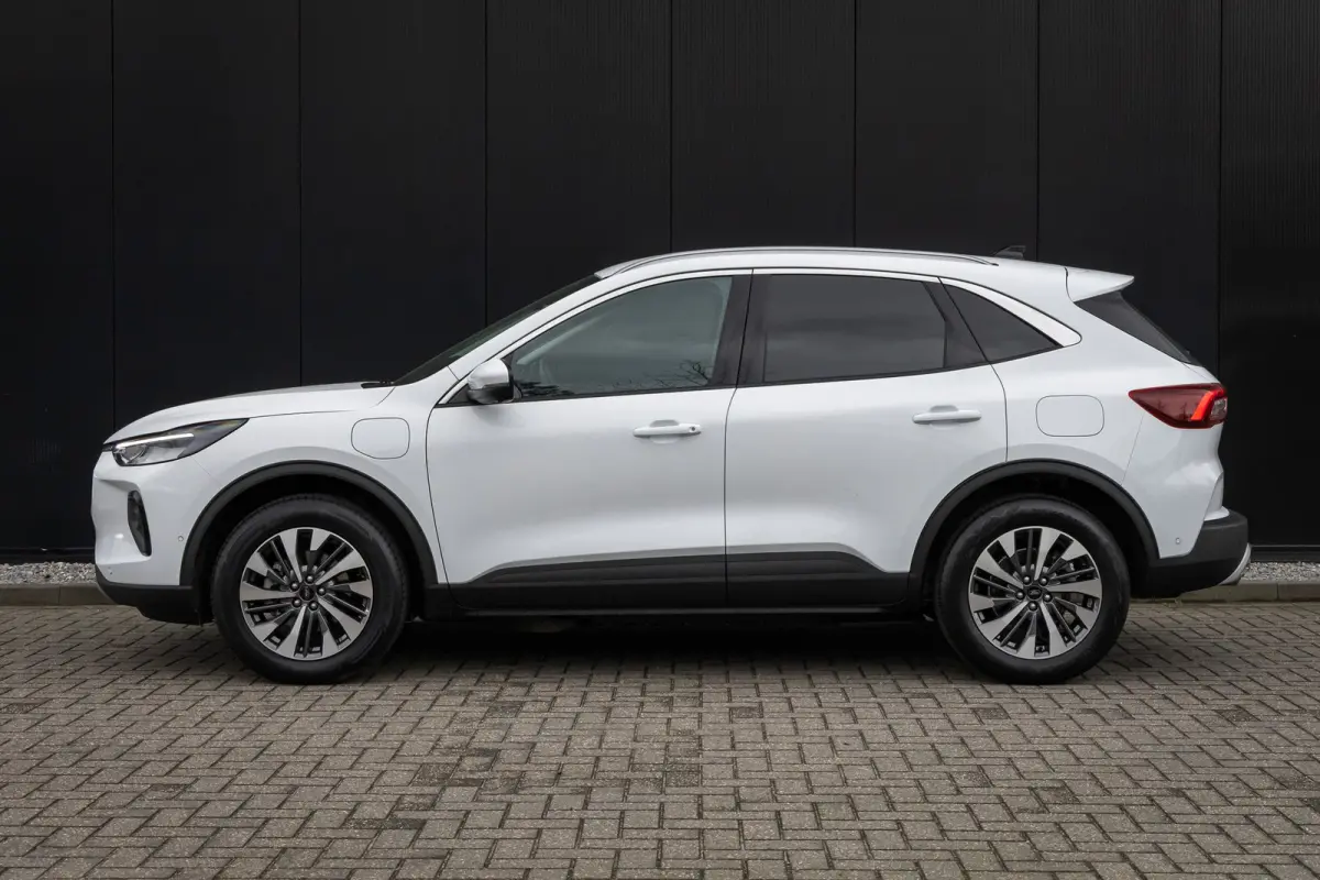 2.5 PHEV Titanium | Electrische trekhaak | 2100kg trekgewicht | Winter-pack | 360 camera | Adaptieve cruise | Dodehoek detectie | Led-verlichting | Keyless | Privacy-glass