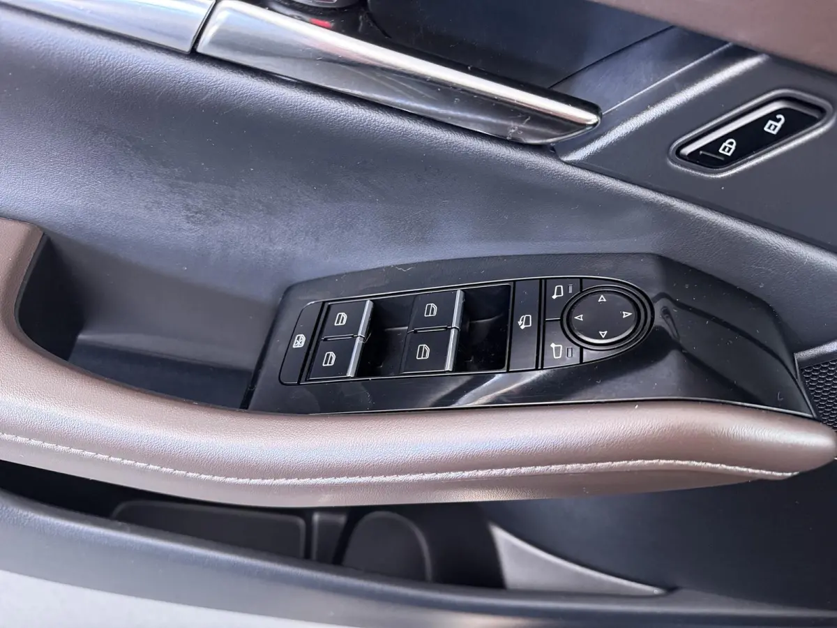 2.0 e-SkyActiv-G M Hybrid Comfort | Lederen Bekl. | Parkeercamera | Navigatie |