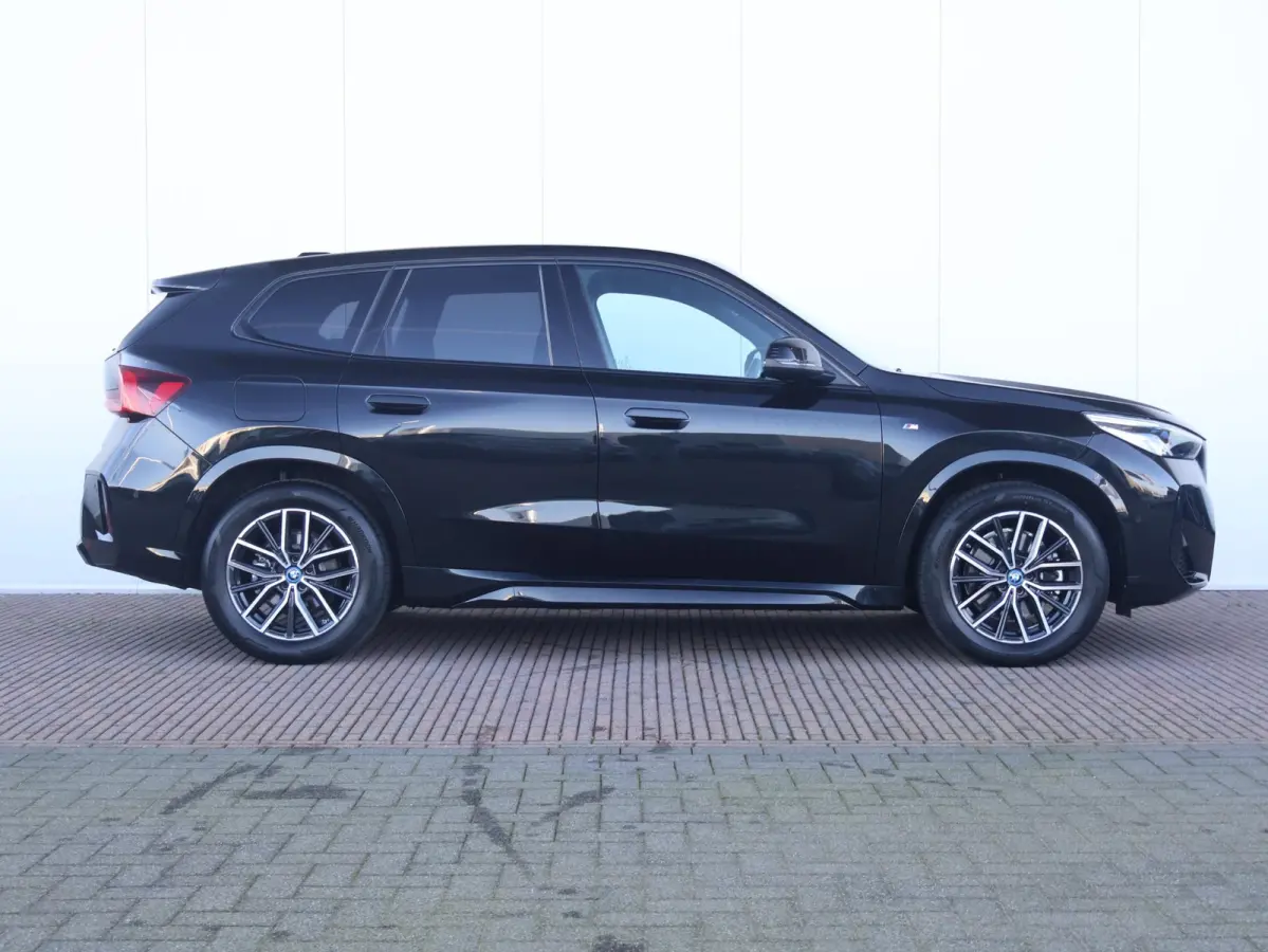 xDrive30 67 kWh | SoH 100% | M-Sport Pakket | Achteruitrij Camera | PDC | Verwarmde Voorstoelen | 18'' LM | Getint Glas Achter |