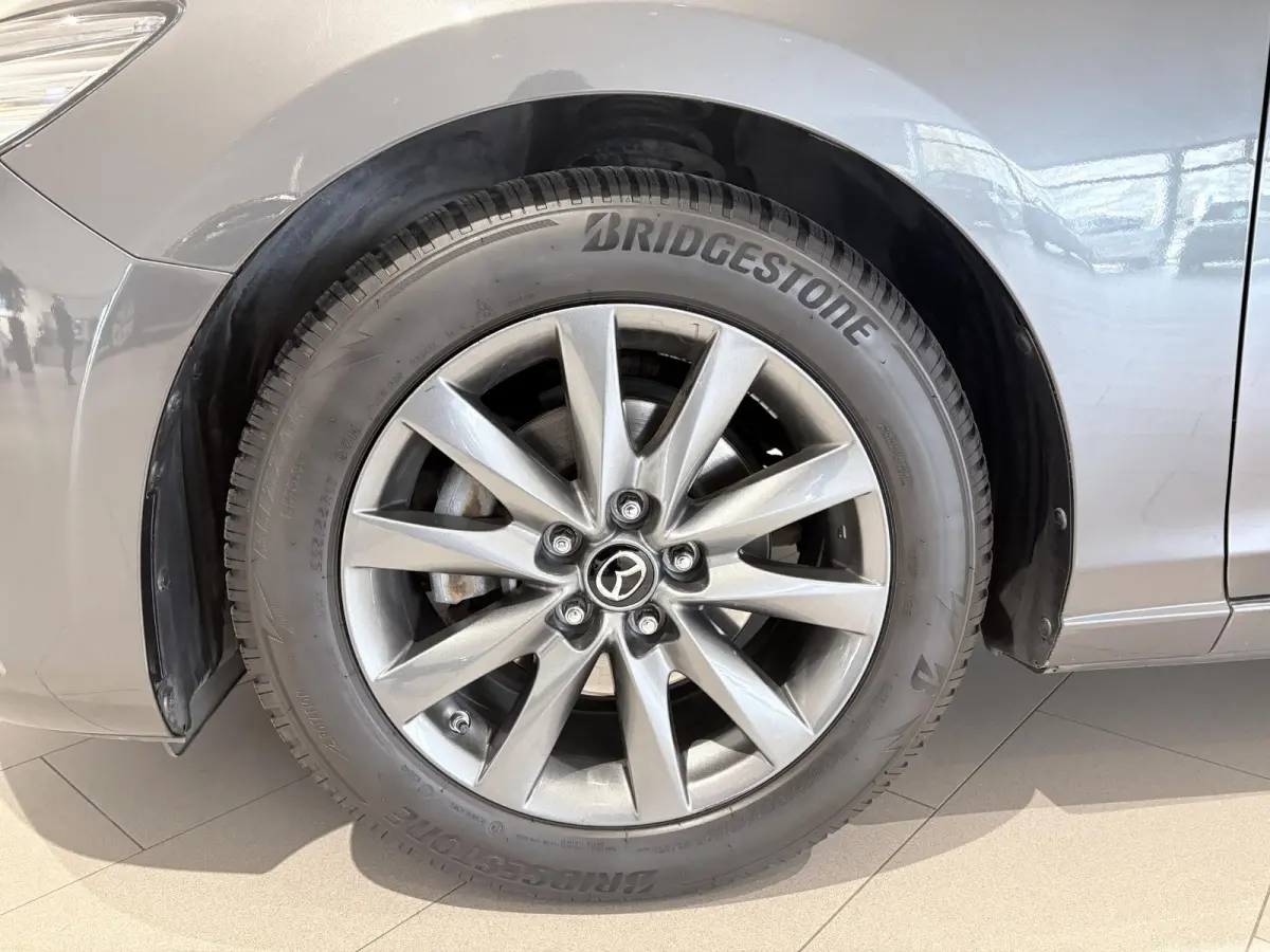 2.5 SkyActiv-G 194 Signature Metaalkleur | Trekhaak | Achterbank verwarmd | Airco | Audio Installatie Premium | Autonomous Emergency Braking | Bluetooth Telefoonverbinding | Cruise Control A