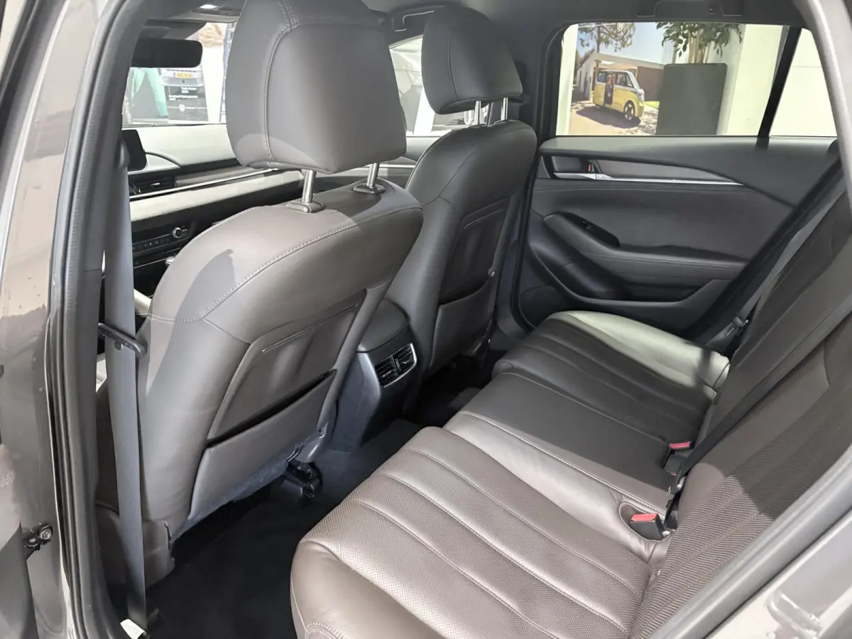 2.5 SkyActiv-G 194 Signature Metaalkleur | Trekhaak | Achterbank verwarmd | Airco | Audio Installatie Premium | Autonomous Emergency Braking | Bluetooth Telefoonverbinding | Cruise Control A