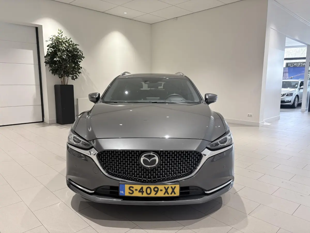 2.5 SkyActiv-G 194 Signature Metaalkleur | Trekhaak | Achterbank verwarmd | Airco | Audio Installatie Premium | Autonomous Emergency Braking | Bluetooth Telefoonverbinding | Cruise Control A
