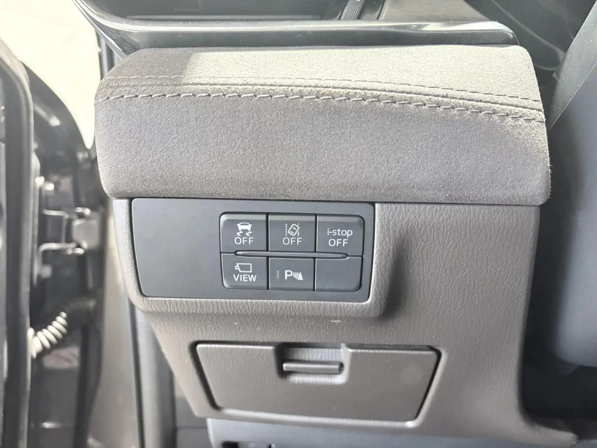 2.5 SkyActiv-G 194 Signature Metaalkleur | Trekhaak | Achterbank verwarmd | Airco | Audio Installatie Premium | Autonomous Emergency Braking | Bluetooth Telefoonverbinding | Cruise Control A