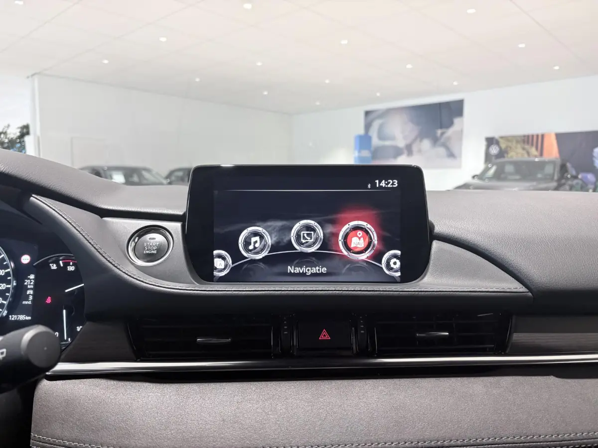 2.5 SkyActiv-G 194 Signature Metaalkleur | Trekhaak | Achterbank verwarmd | Airco | Audio Installatie Premium | Autonomous Emergency Braking | Bluetooth Telefoonverbinding | Cruise Control A