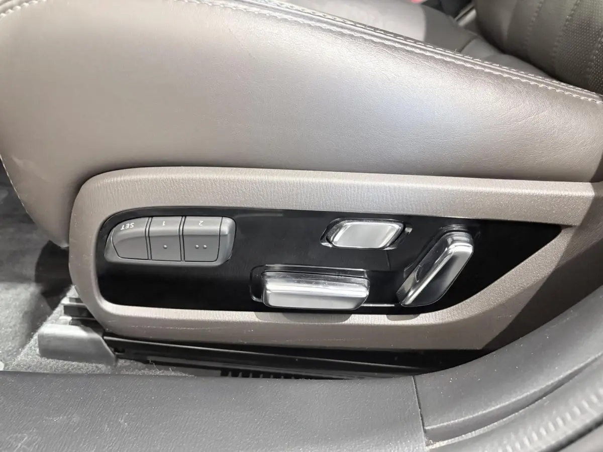 2.5 SkyActiv-G 194 Signature Metaalkleur | Trekhaak | Achterbank verwarmd | Airco | Audio Installatie Premium | Autonomous Emergency Braking | Bluetooth Telefoonverbinding | Cruise Control A