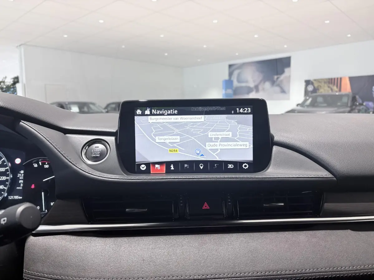 2.5 SkyActiv-G 194 Signature Metaalkleur | Trekhaak | Achterbank verwarmd | Airco | Audio Installatie Premium | Autonomous Emergency Braking | Bluetooth Telefoonverbinding | Cruise Control A